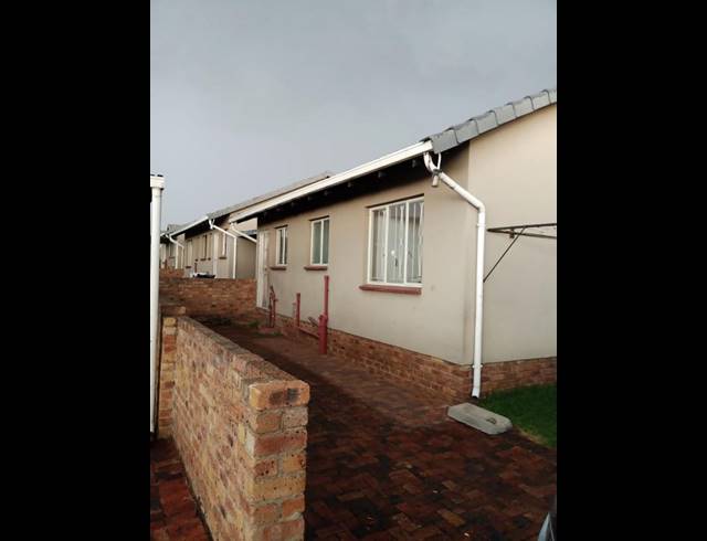 2 BEDROOM TOWNHOUSE FOR SALE IN ORMONDE